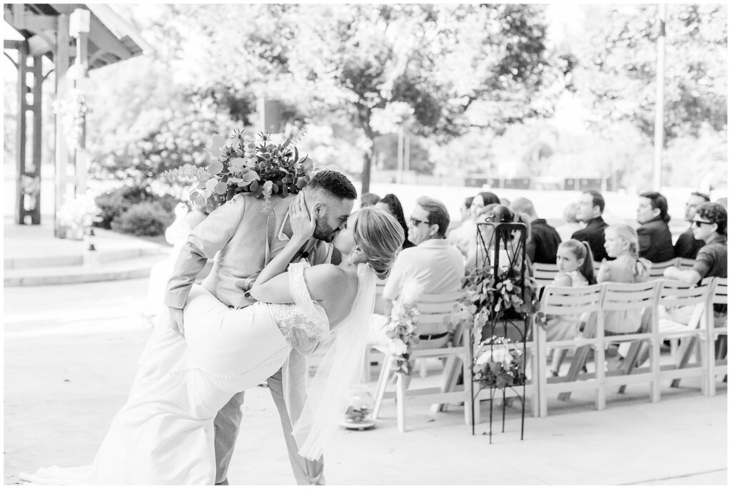 Groom dips bride at the end of the aisle  | Grand National Wedding day | Opelika AL Photography by Amanda Horne