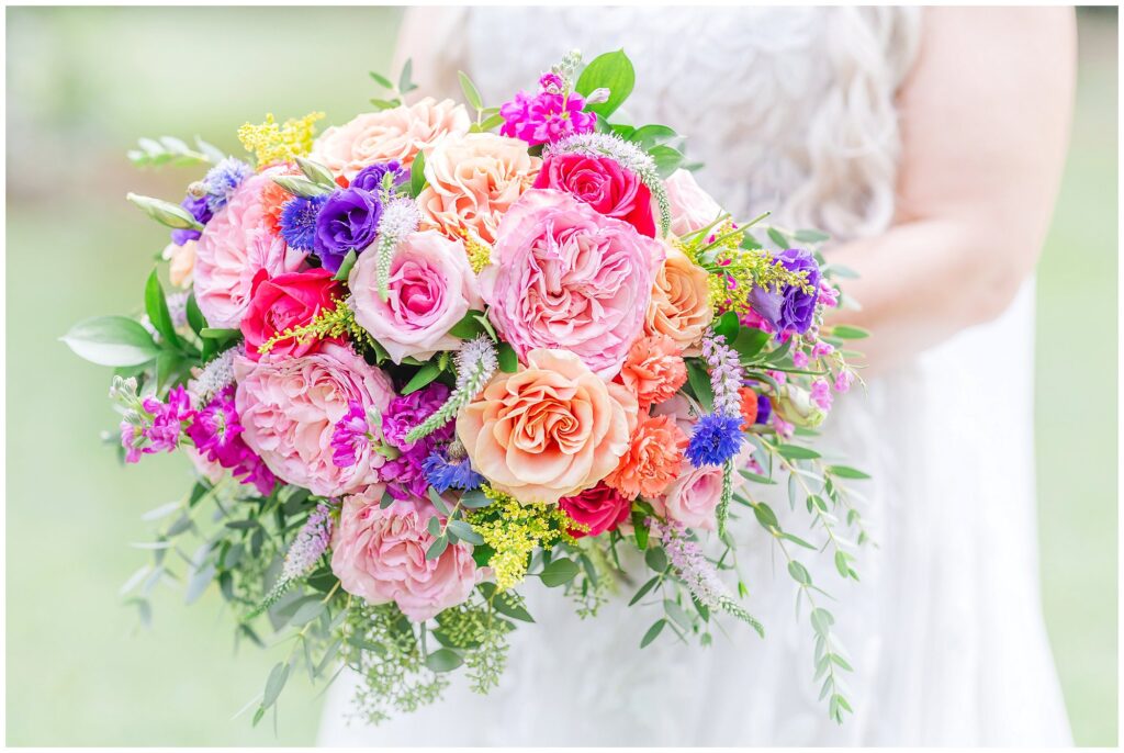 Colorful bridal bouquet | Coosada Alabama Wedding Photographer Amanda Horne