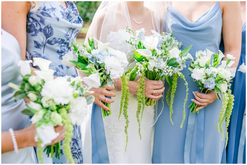 Blue florals at fall wedding | Wedding Photography by Amanda Horne